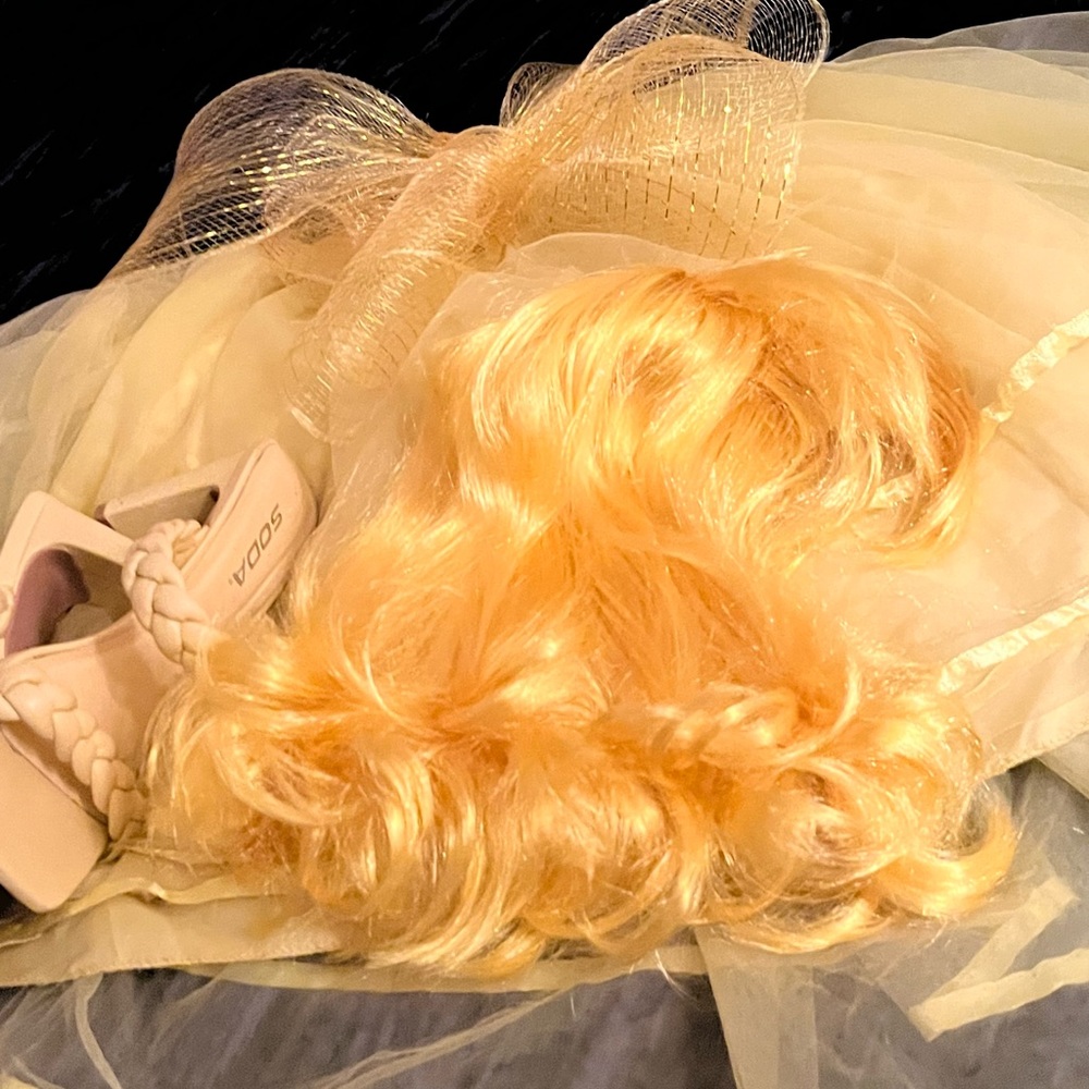 Costume Collection from Lady CC diary closet!  Included yellow items all 4 pcs